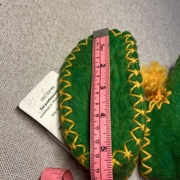 Embroidered Handmade Wool Felt Baby Slippers - Picture 6 of 8